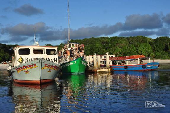 As lindas cores do final de tarde no Mar de Dentro, na Ilha do Mel, no litoral do Paraná
